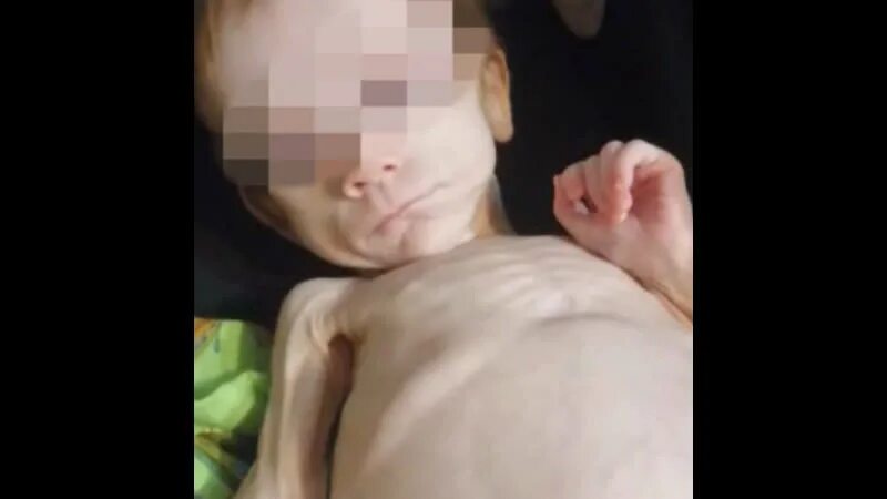 Мать морила голодом ребенка. Нашли ребенка в шкафу. Девочка из карпинска сейчас. Девочка полина из шкафа. Карпинск ребенок в шкафу.