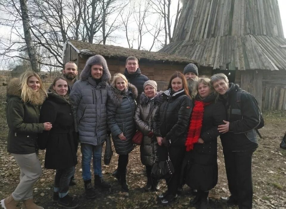 Съемочная деревня в Псковской области. Холоп съемки в Псковской области. Холоп где снимали дворец