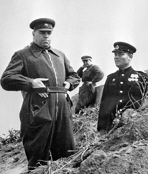 Налейте маршалу победы. Маршалы победы. Налейте маршалу победы. Маршалы победы. Джейсон айзекс 2022.