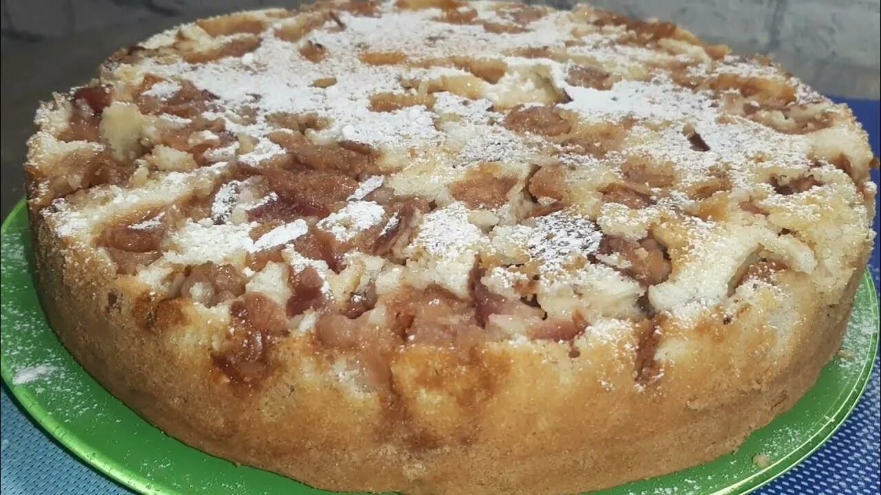 Шарлотка прямоугольная. Светлом. Рецепт шарлотки с замороженными яблоками. Шарлотка на кефире с яблоками. Яблочный грэхем.