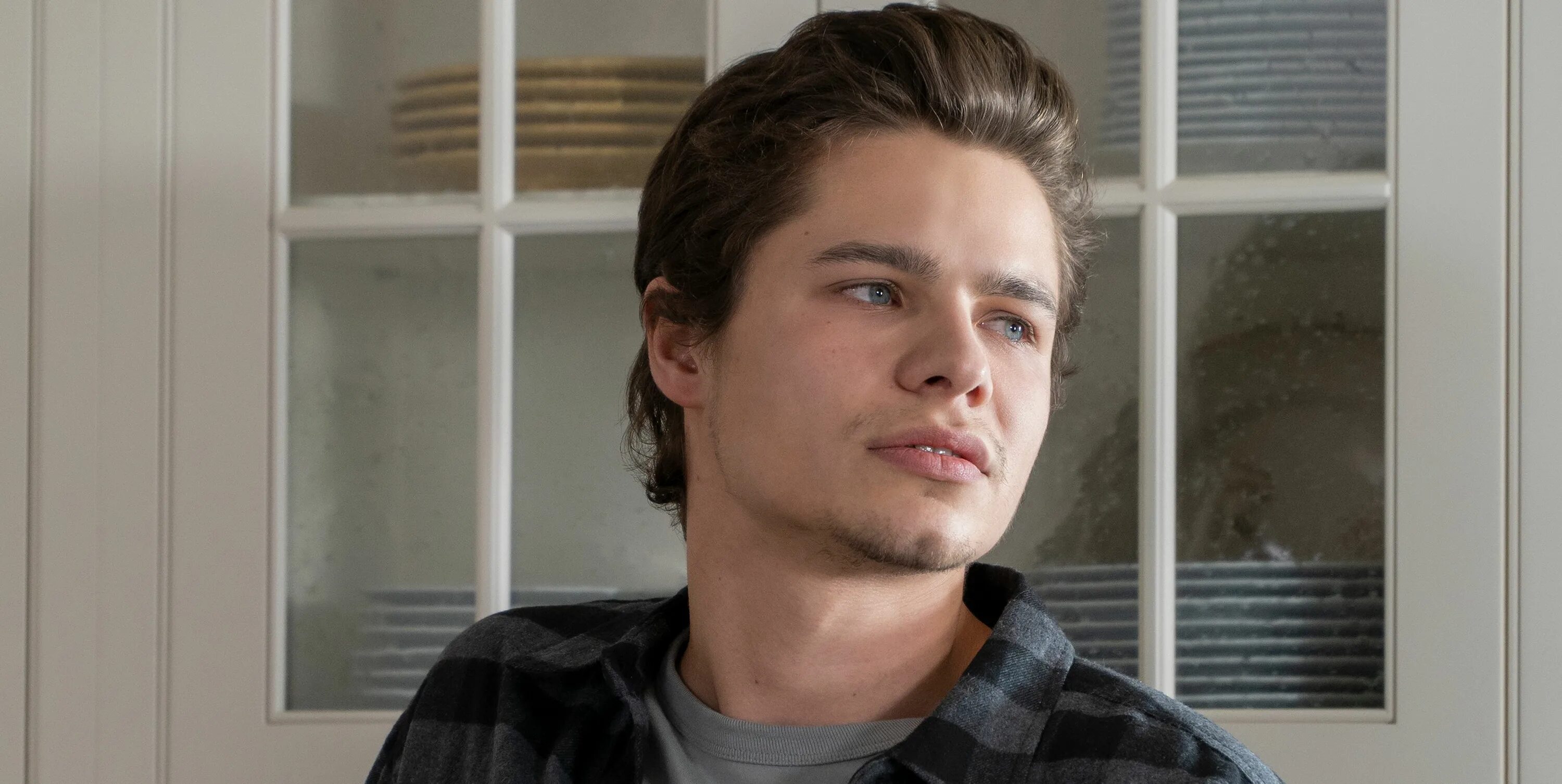 Лузер селфи. Who is a teenager. Who is a teenager. Teenagers talking. Тинейджер.