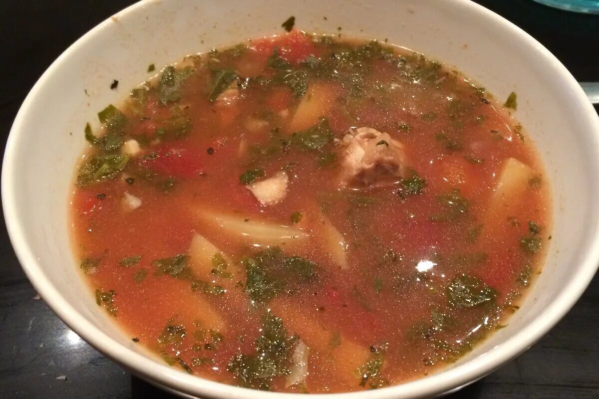 Рыбный суп из томатной консервы. Суп с бычками в томатном соусе. Суп из Бычков в томатном соусе. Суп из консервы рыбной в томате. Алжирский суп.