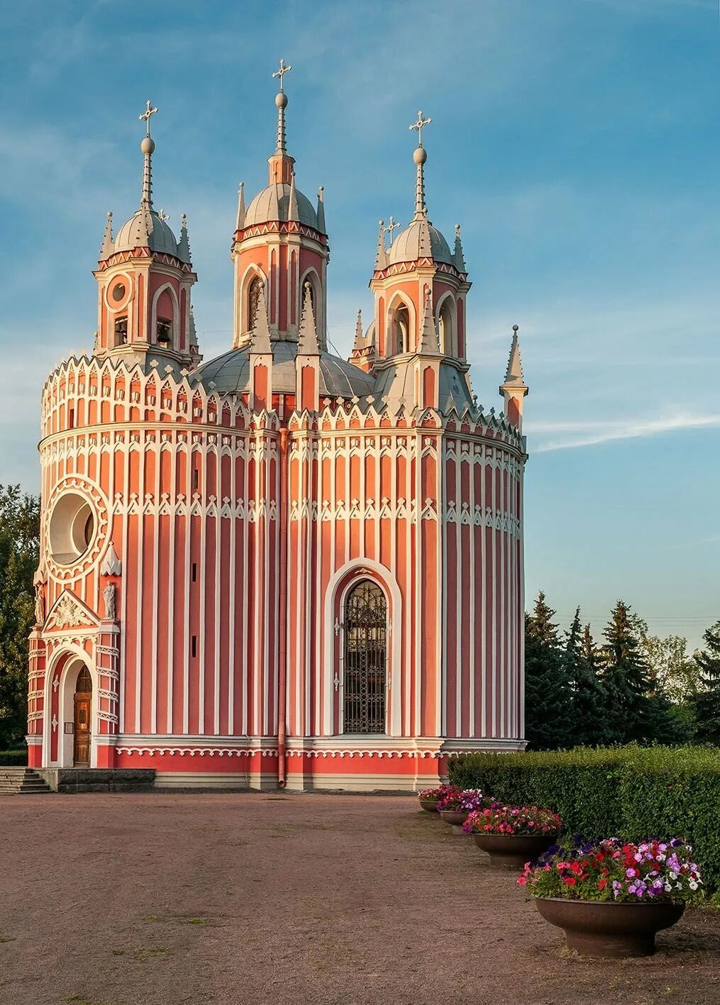 Architecture russia. Чесменская Церковь в Санкт-Петербурге. Чесменская Церковь в Санкт-Петербурге Архитектор. Чесменская Церковь стиль архитектуры. Псевдоготика в архитектуре Санкт-Петербурге.