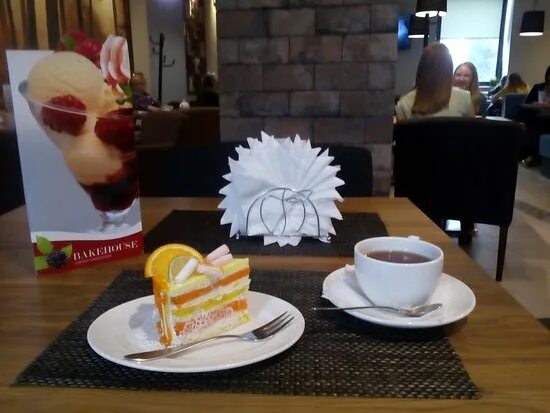 Bakehouse могилев. Бейк хаус могилев кафе. бэкхаус в могилеве. торт бэкхаус.