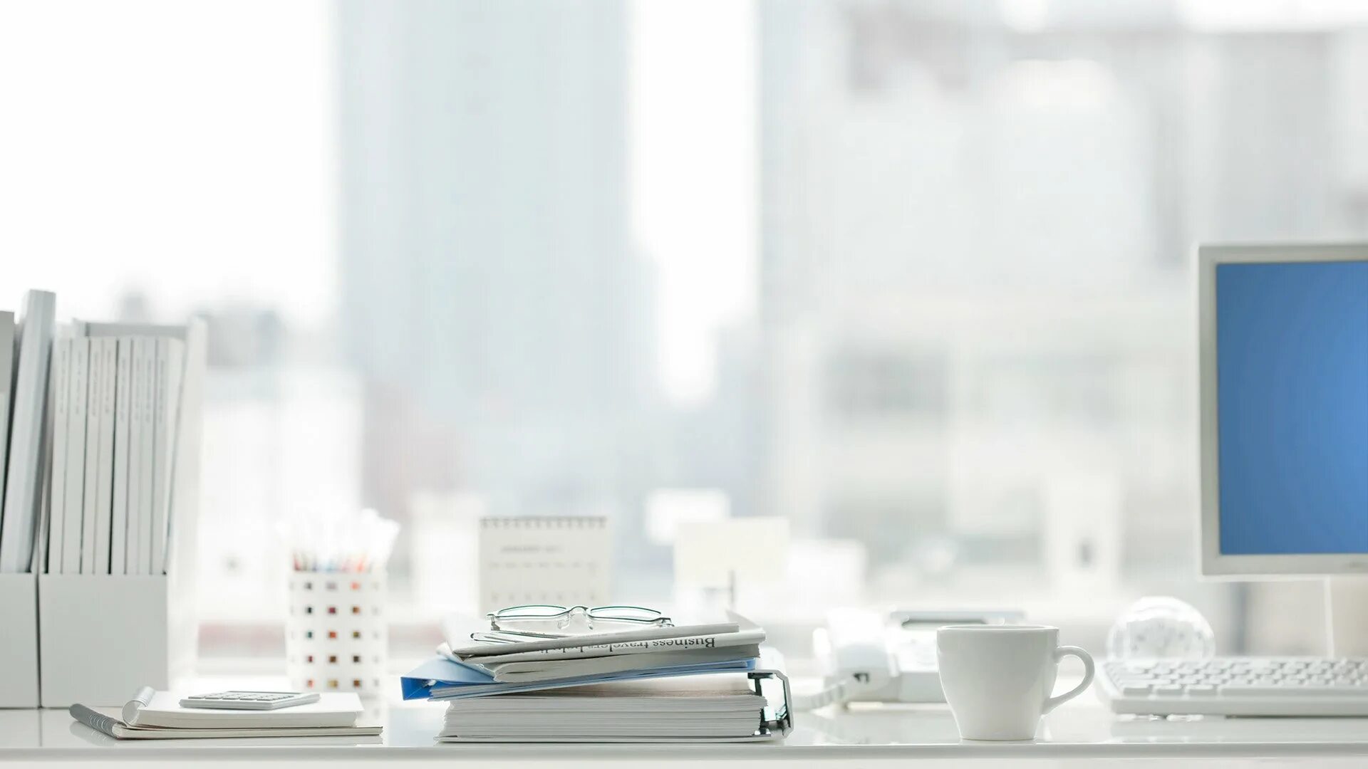 Фон для работы. Фон для вакансии. Стол сверху. Офисный стол сверху. Письменный стол сверху.