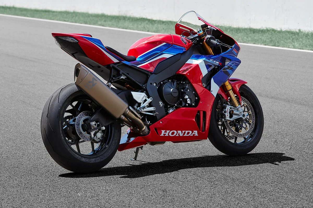 Honda cbr s1000rr. Honda 1000rr red. Honda cbr1000rr fireblade. Cbr 1000. Honda fireblade 2005.