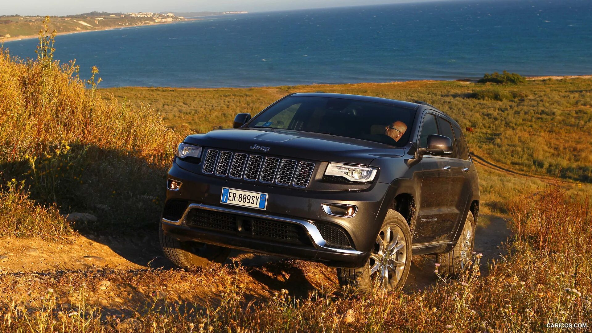 Jeep Grand Cherokee. Jeep Grand Cherokee 2014. Jeep Grand Cherokee 2014 visokova kachestva. Jeep Cherokee 2014-2023.