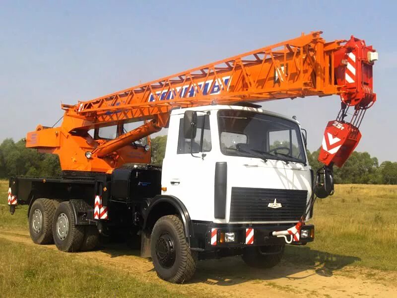 Автокран клинцы маз. Маз кс-35719-5-02. Автокран 25 т маз. Автокран кс-55713-1. Клинцы автокран 25т.