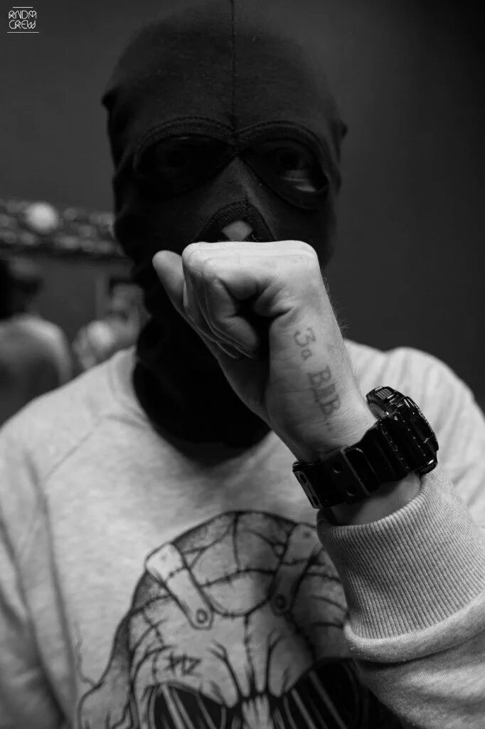 Патрик хулигэн. Хулиган 18. Абу бандит на аву. Хулиган 18. Пацан 18 лет без лица.