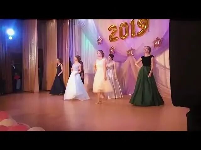 Выход дефиле. Выход дефиле. Фотомодели на подиуме. Мода подиум. Выход дефиле.