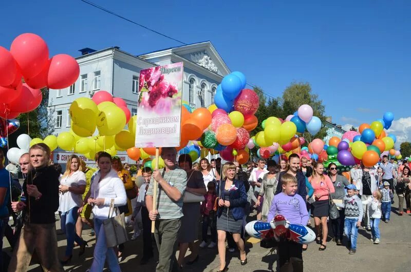 Людиново подслушано новости вконтакте. День города города Людиново Калужская область. Людиново шествие. Людиново шествие день Победы. Подслушано Людиново.