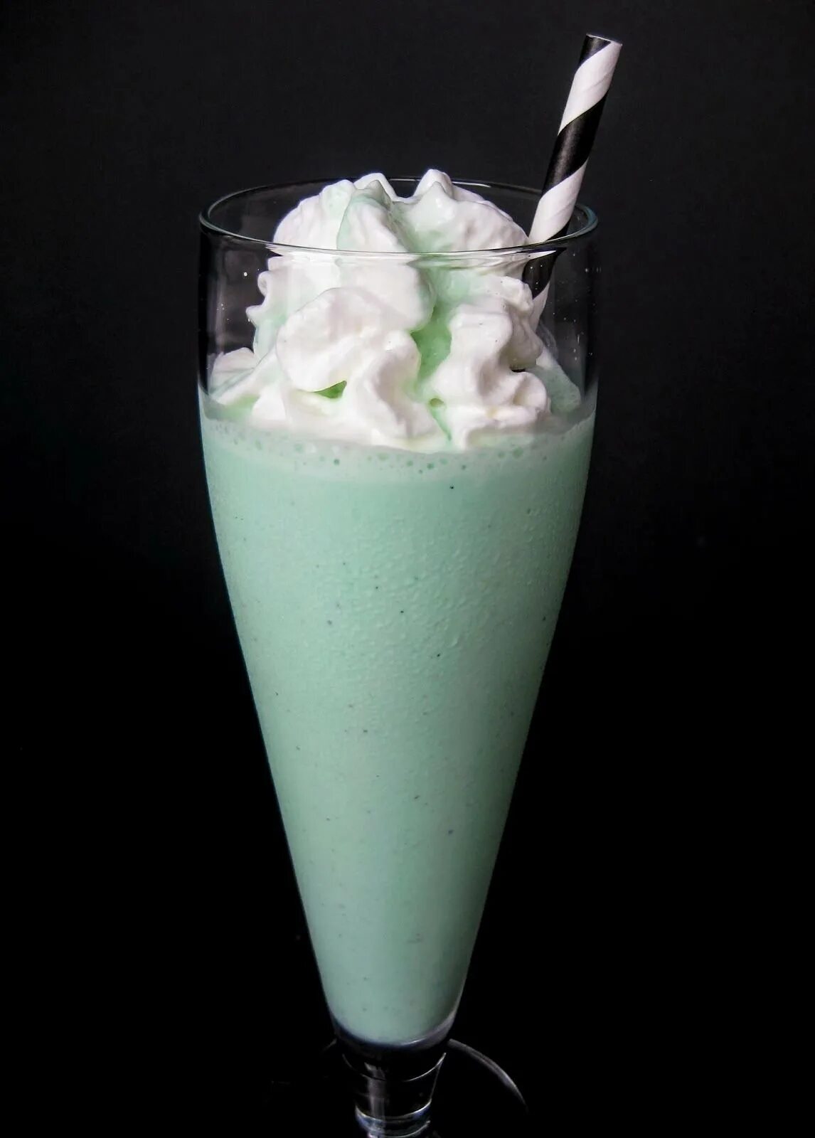 Коктейль ванильный крем. Irish cream кофе. Крем коктейли. Крем коктейли. Мороженое с сиропом.