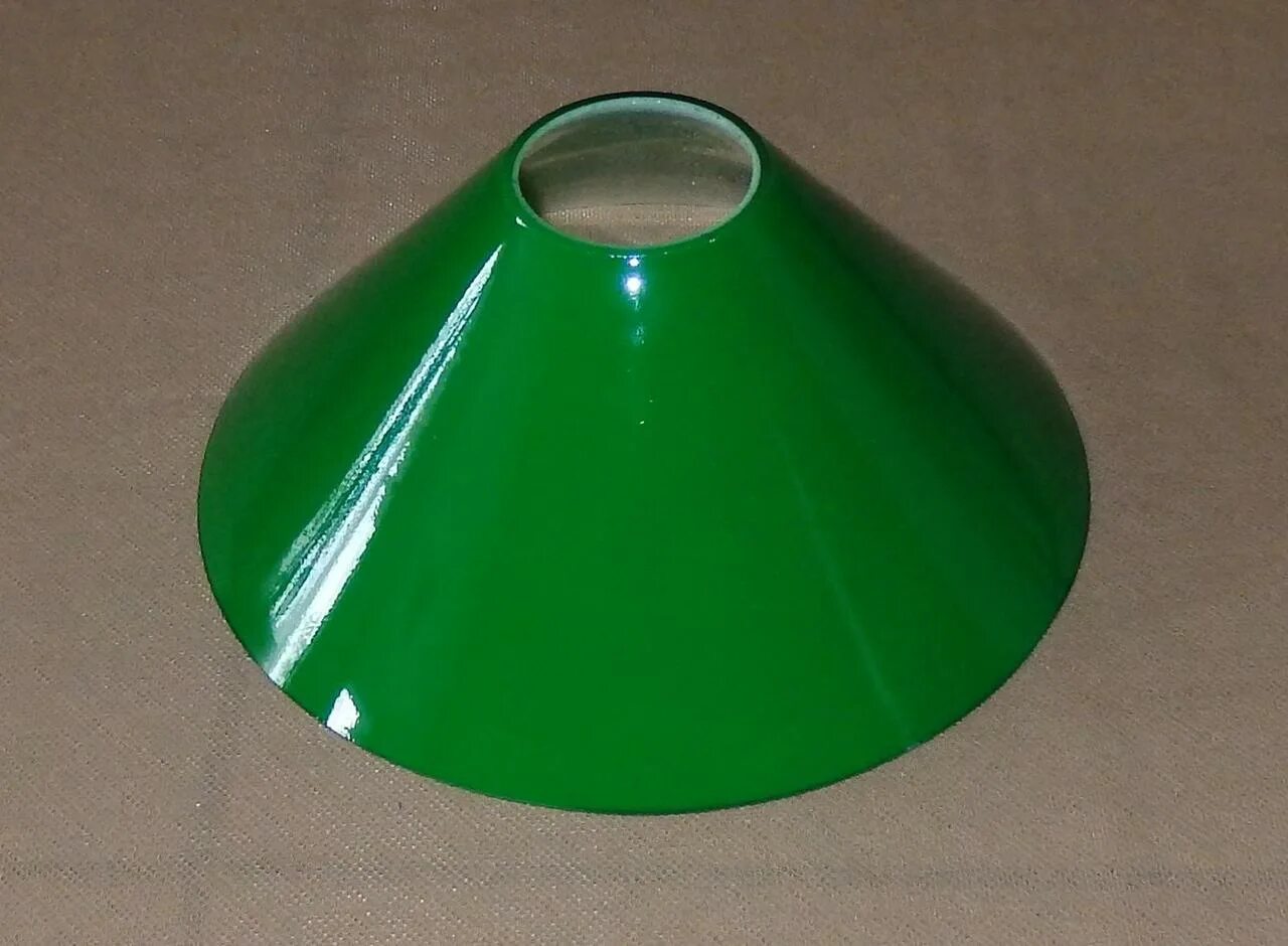 Зеленый конус фото. Стеклянный плафон Kubota l2402dt-m. Плафон стеклянный масляная лампа - 27 / 23 см - k0319f. Плафон для лампы (стекло) Наутилус 5600т^. Плафон для лампы метал зелёный диаметр 26 см.