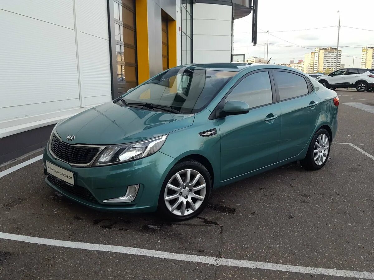 Оцинкованный рио. Kia Rio 2014. Kia Rio 2014 Green Emerald. Kia Rio зеленая. Kia Rio 2013 Green.