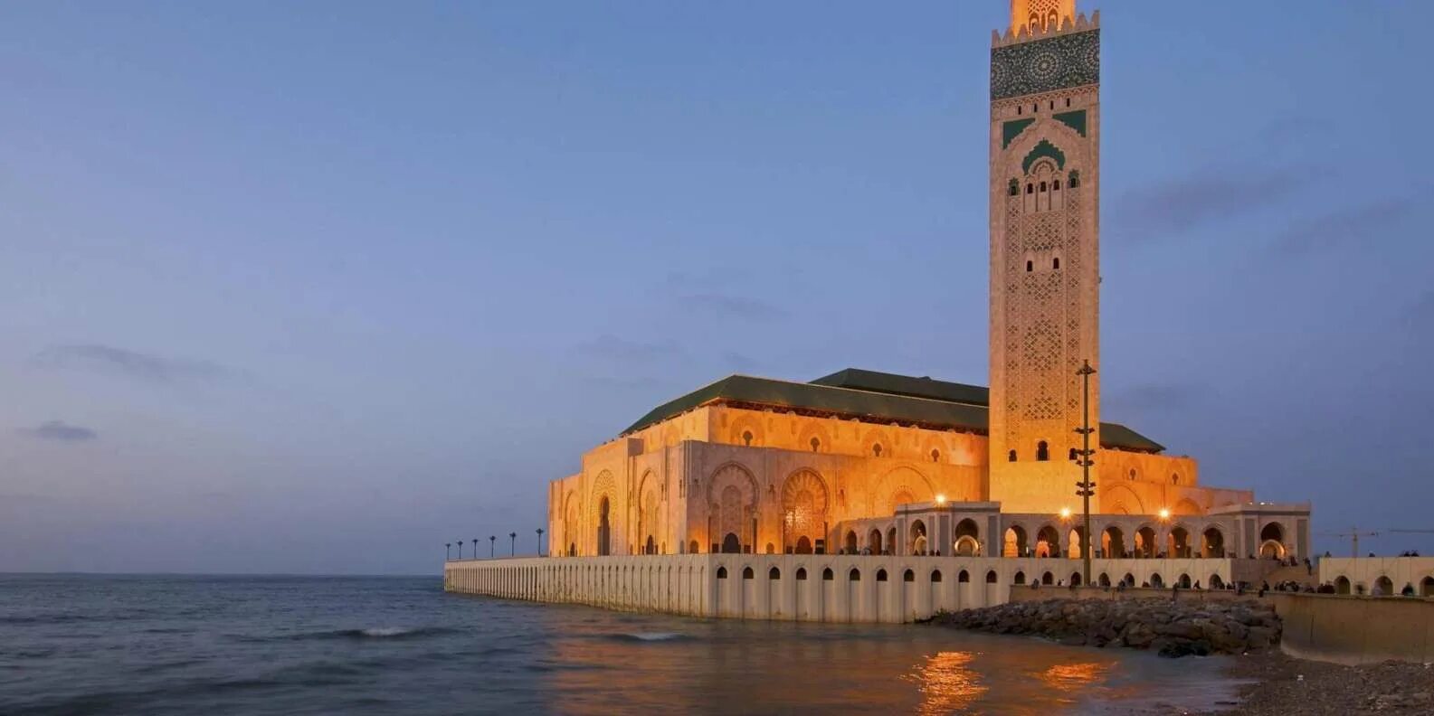 Касабланка на звонок. Мечеть Хасана II Касабланка. Касабланка город в Марокко. Мечеть в Касабланке. Марокко мечеть.