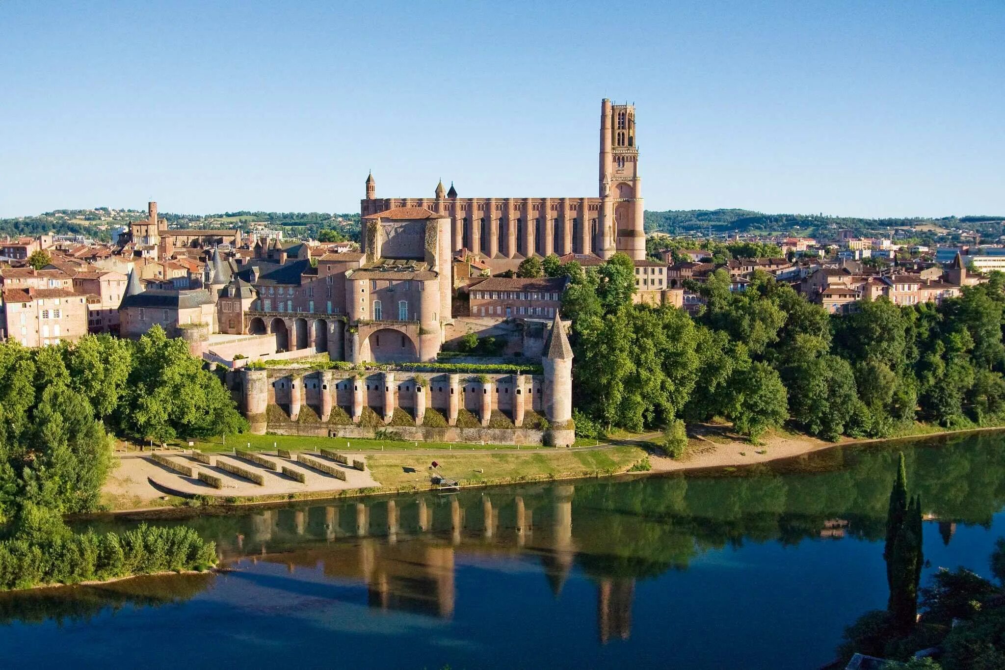 15 городов франции. Замок Альби Франция. Альби город во Франции река в Альби.