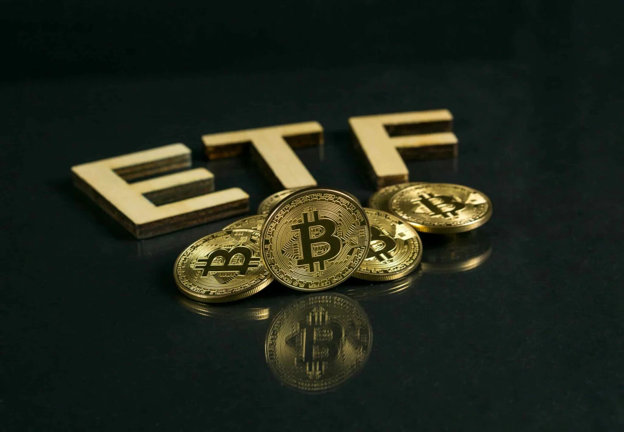 Спотовых etf. Биткоин-ETF. ETF фонды. Bitcoin ETF. ETF картинки.