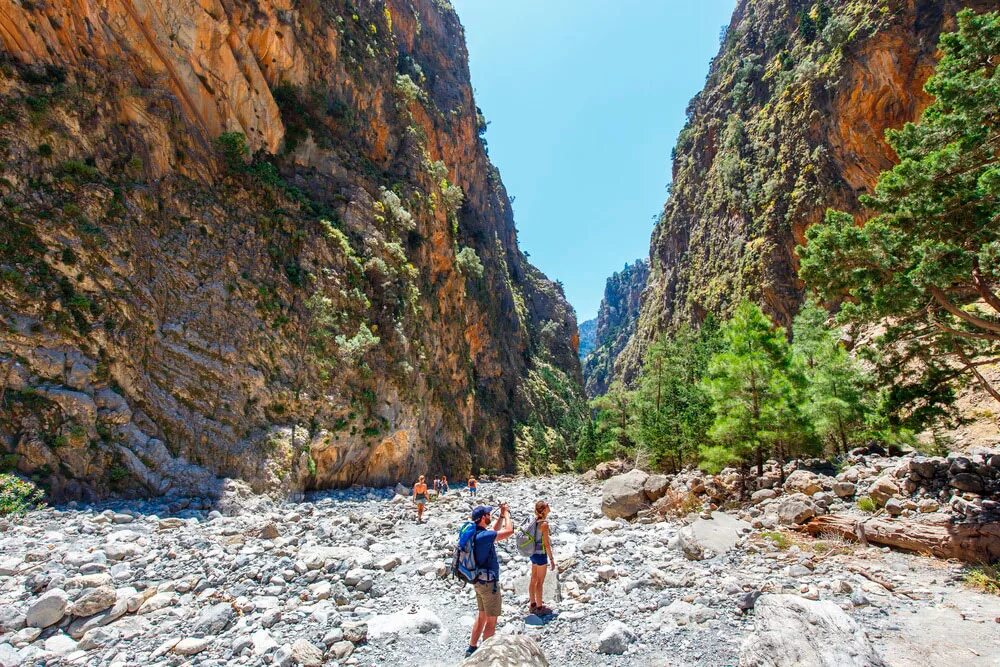 Греция ущелье самарья. Каньон на крите. Национальный парк самарийское ущелье. Каньон самария. Остров крит ущелье самарья.
