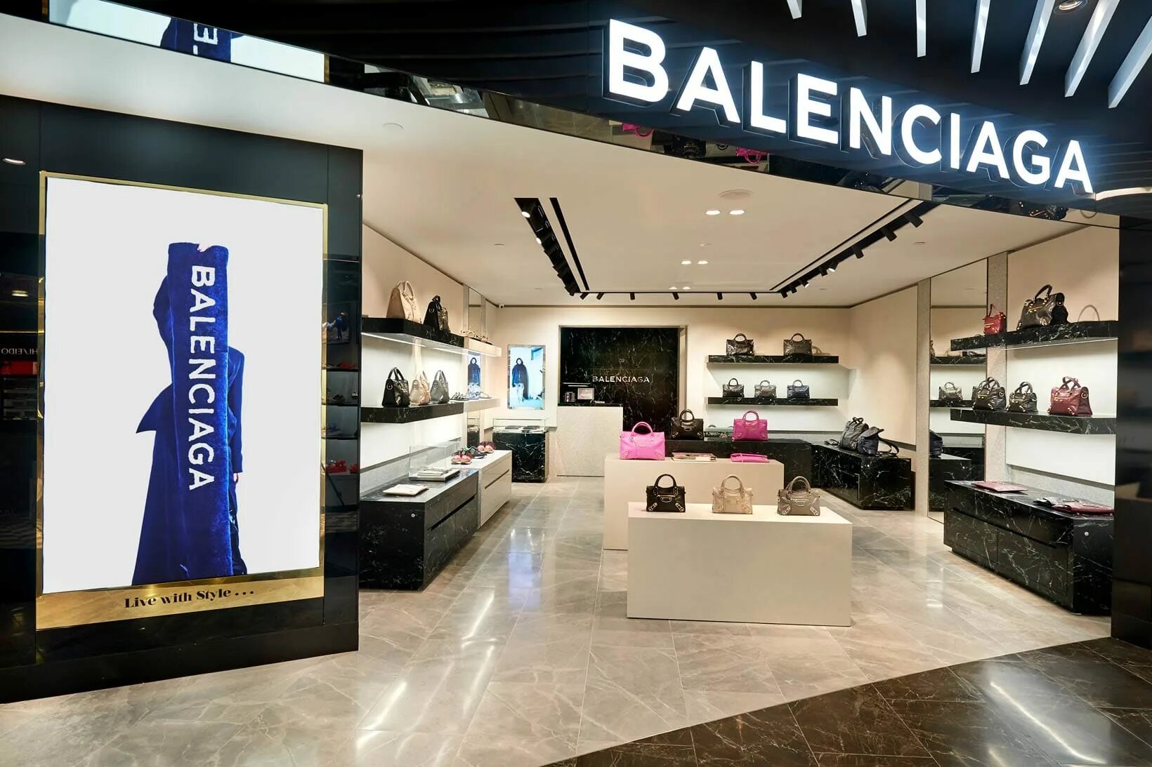 Balenciaga цум. Balenciaga Boutique. Бутик Баленсиага в Париже. Balenciaga shop. Balenciaga Store.