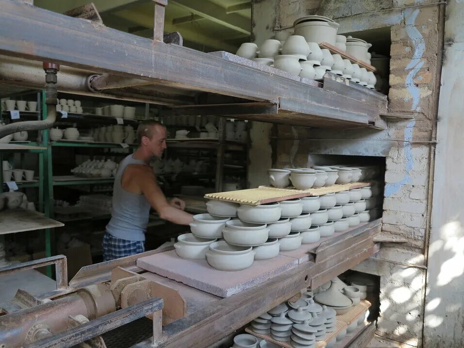 Памятники в борисовке белгородской области. Озеленение в поселках и деревнях. Керамическая фабрика борисовка белгородская область. Сырный дом. Борисовский сыр экскурсии.