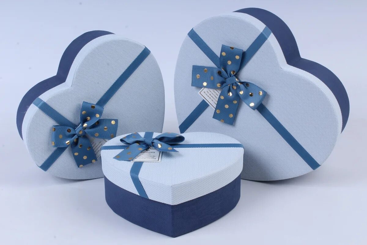 Подарок синий цвет. Подарочные коробки. Подарочная коробочка. Подарочные коробки синие. Синяя подарочная коробка с бантом.