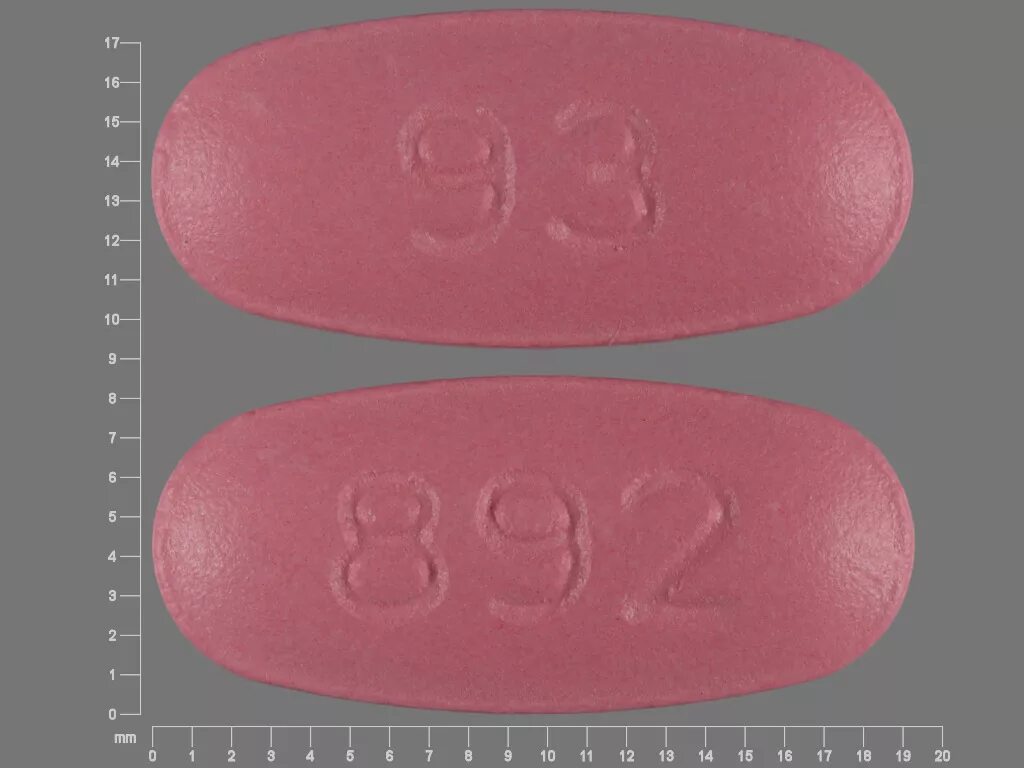 Первая таблетка. Розовые продолговатые таблетки. Таблетки с гравировкой. Таблетка удлиненной формы. Размеры таблеток.