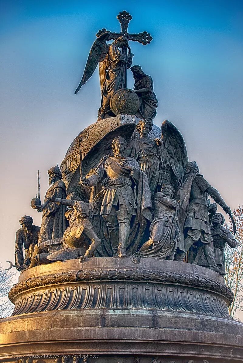 Monument picture. Памятник тысячелетие России Великий Новгород. Новгородский Кремль памятник тысячелетие России. Памятник тысячелетие России Великий Новгород Рюрик. Памятник тысячелетия Великий Новгород вертикальная.