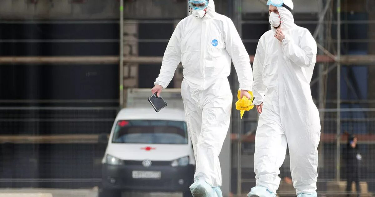 Заболел за границей. Пандемия коронавируса в России. Человек в маске картинка. Фото воз организация пандемий.