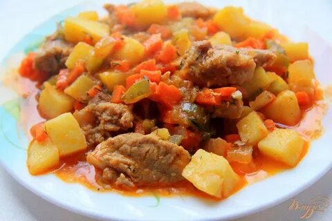 Свинина тушеная с солеными огурцами