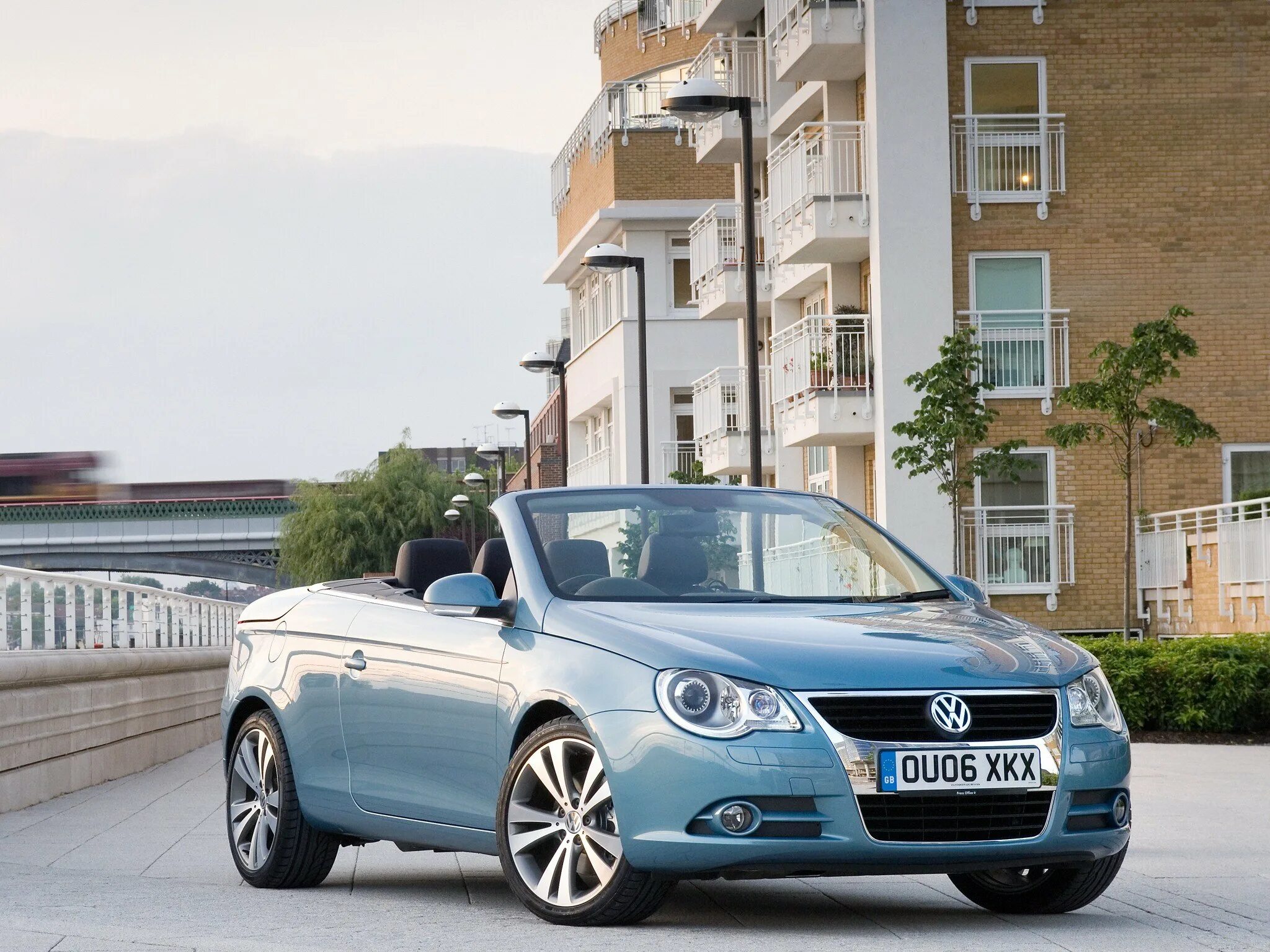 Фольксваген еос 2011. Фольксваген кабриолет еос. Volkswagen eos кабриолет. Фольксваген еос 2011. Кабриолет фольксваген еос 2018.