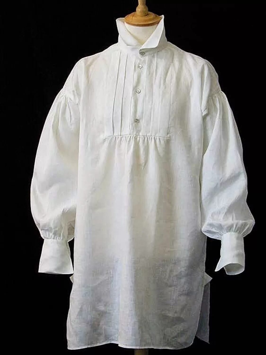 Старая мужская рубашка. Крестильная сорочка 19 век. Нательная рубаха. Старая рубашка. Старинная рубашка.