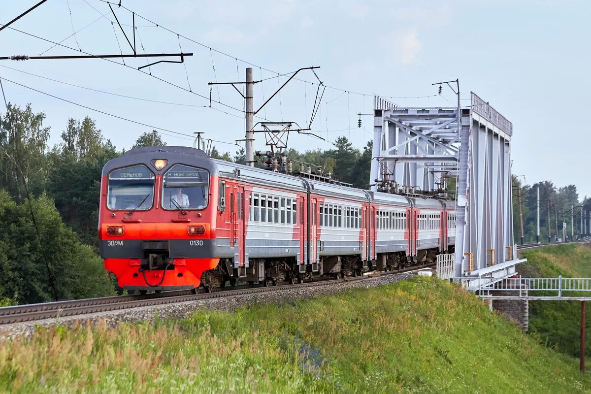 Электропоезд эд9э нижний новгород. Электрички нижегородская железнодорожная. Станция нижегородская электрички. Эд9э нижний новгород. Электричка семёнов нижний новгород.