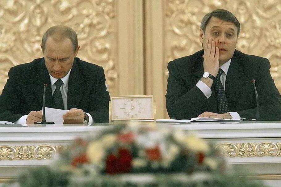 Отставке российского правительства. Касьянов премьер-министр 2004. Премьер министр России Касьянов.