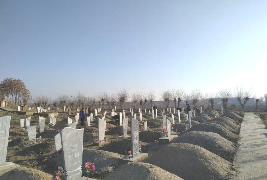 Qabristonga bir bor borib
