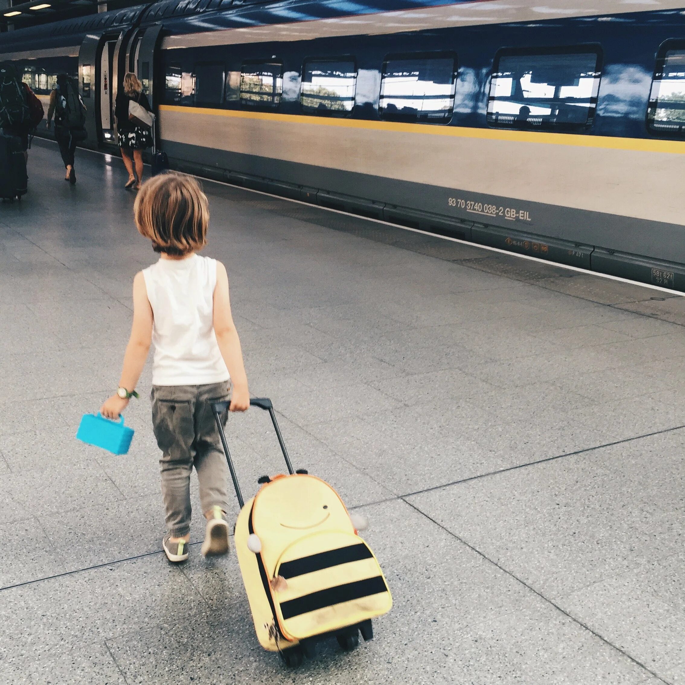 Путешествие на поезде. Путешествие с детьми на поезде. Поезда для детей. Путешествовать на поезде.