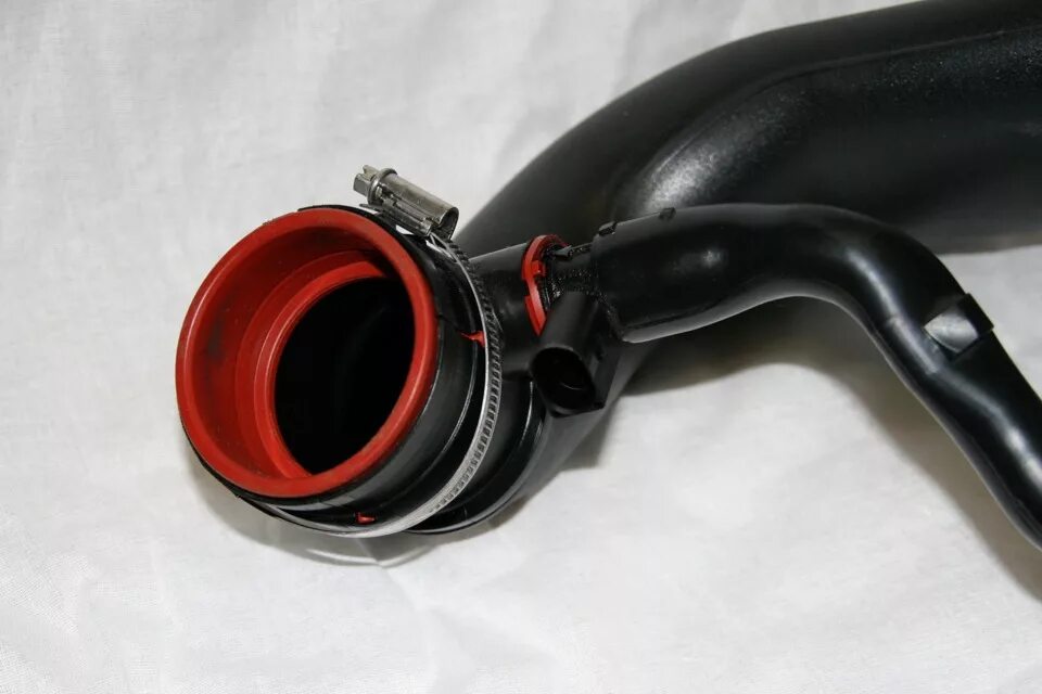 Кольцо уплотнительное патрубка турбины гранд чероки 3,0. Патрубок воздушного фильтра bmw f20. Воздушного патрубка турбины. Воздушного патрубка турбины. Патрубок мерседес 123 на воздухан.