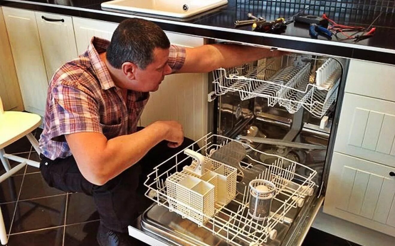 Неисправности посудомойки. Мастер по ремонту посудомоечных машин. Мастер посудомоечных машин. Мастер по посудомоечным машинам. Ремонт посудомойки.