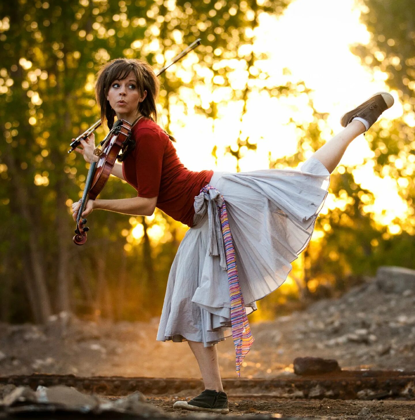 Lindsey stirling клипы. Линси стирлинг аниме. линдси стирлинг хореография. lindsey stirling с рогами. lindsey stirling образы.