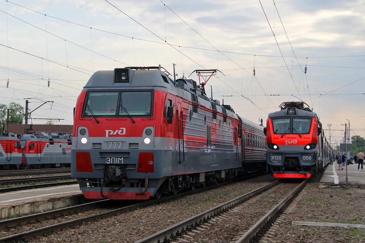 Рязань спб поезд. Эп20 и эп1м. Эп20 электровоз. Эп20-058. Электровоз эп20 077.