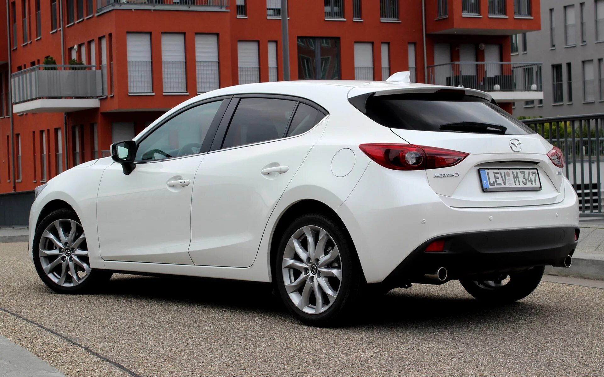 Мазда 3 хэтчбек 1.6. Mazda 3 Hatchback. Mazda 3 Hatchback 2014. Mazda 3 2013 хэтчбек. Mazda 3 BM 2013.