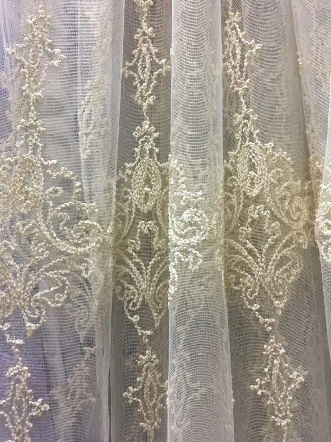 тюль с золотой вышивкой. кружевная ткань. тюль белая с золотом. турецкая тюль с вышивкой. красивая тюль с вышивкой.