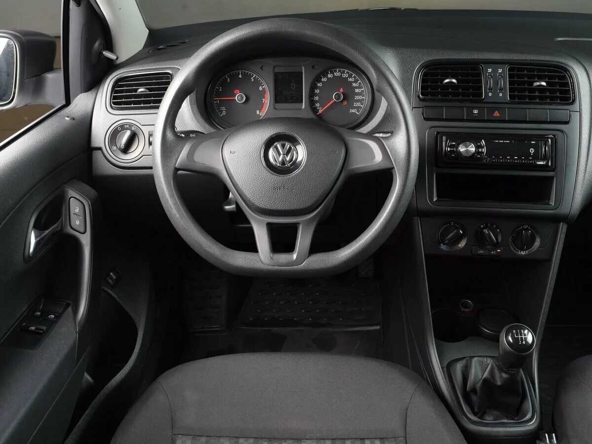 Поло 2017 салон. Polo 2017 1. 6. Polo sedan 2017. Поло 2017 комплектации.
