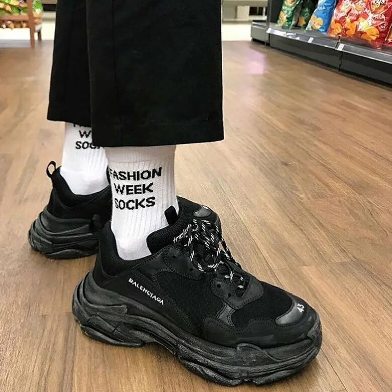 Баленсиага кроссовки Triple s. Черные Баленсиага Triple s. Кроссовки Баленсиага Triple s Black. Баленсиага трипл с черные.