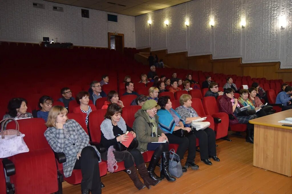 Что такое рдк в белгороде. Дом культуры зал районный. Аргаяшская РДК. РДК Бураево зрительный зал. РДК Семилуки.