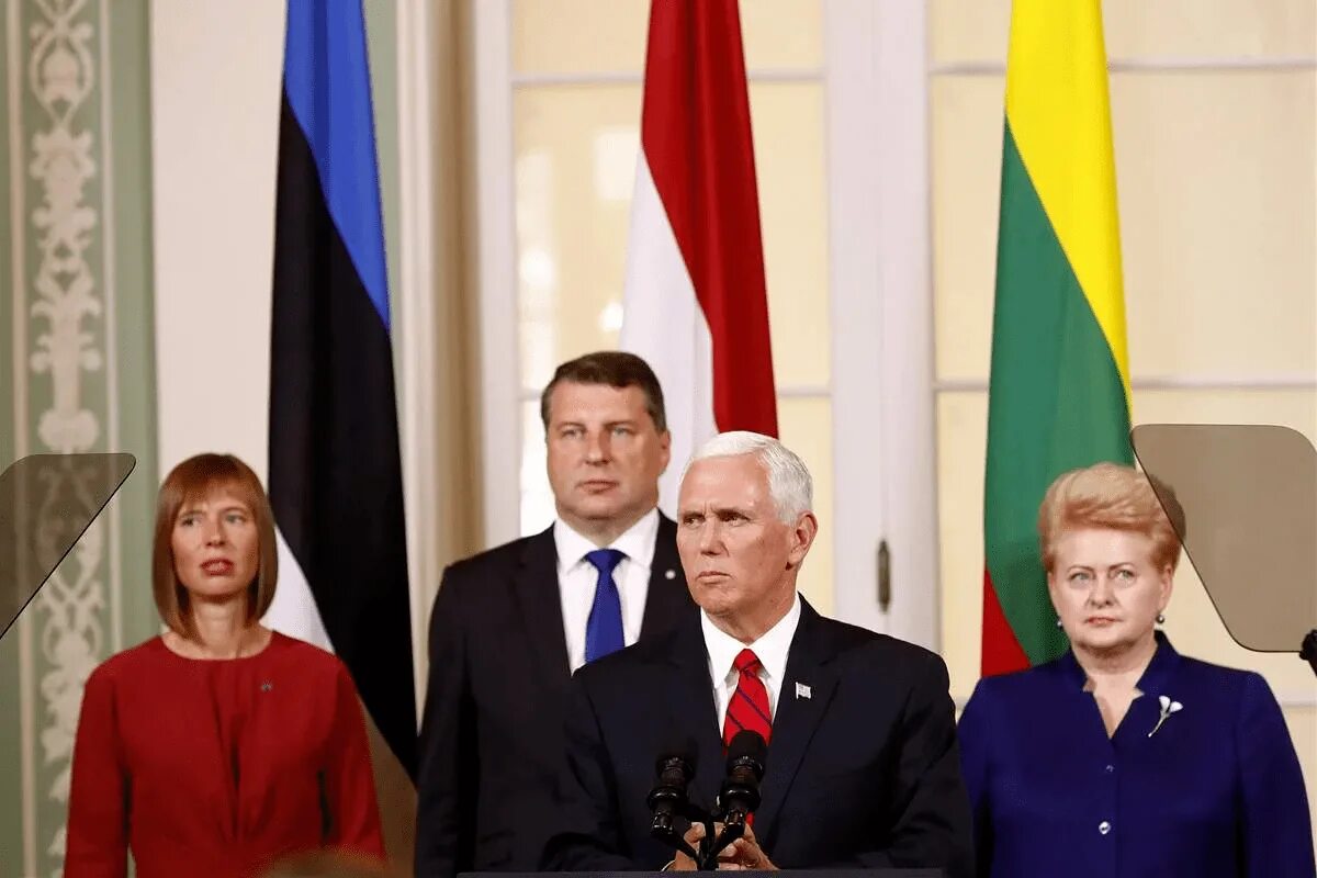 Латвия и россия отношения. Флаг латвии литвы и эстонии. Отношение эстонии и латвии. Российско-эстонские отношения. Правительство прибалтики.