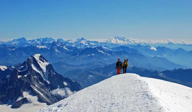 High mountain перевод. Монблан гора. Альпы Монблан. Вершина Италии Монблан. Гора Монблан высота.