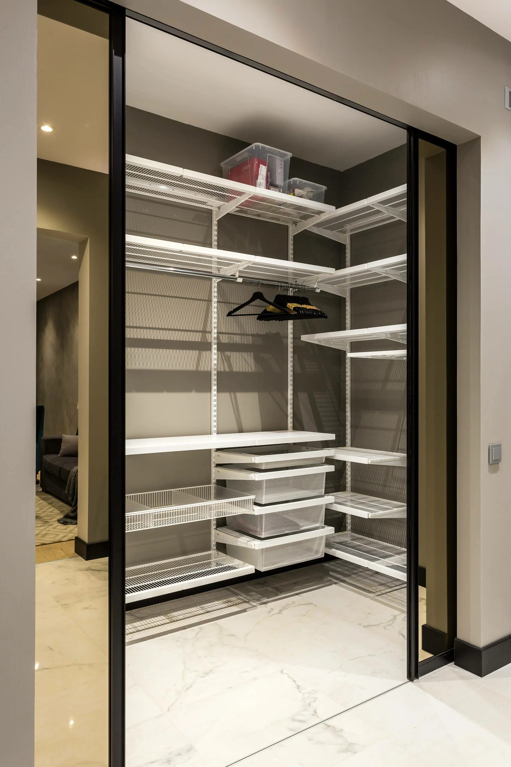 Гардеробные мистер дорс. Raumplus s1200. Раздвижные гардеробные системы. Аристо перегородки гардеробные. Двери купе raumplus 1200.