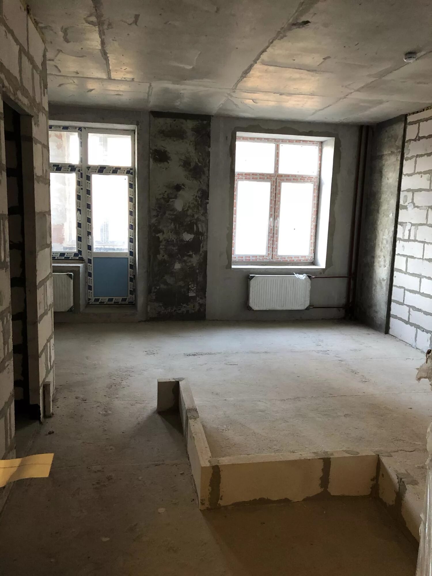 Чистовая отделка квартиры в новостройке. Квартира от застройщика как выглядит. Отделка от застройщика. Квартира с черновой отделкой от застройщика. Листовая отделка квартиры.