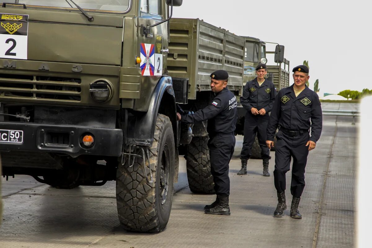 Водителю военного автомобиля. Всеармейский конкурс «мастера автобронетанковой техники».. Военный водитель. Водитель военной техники. Водитель военной машины.