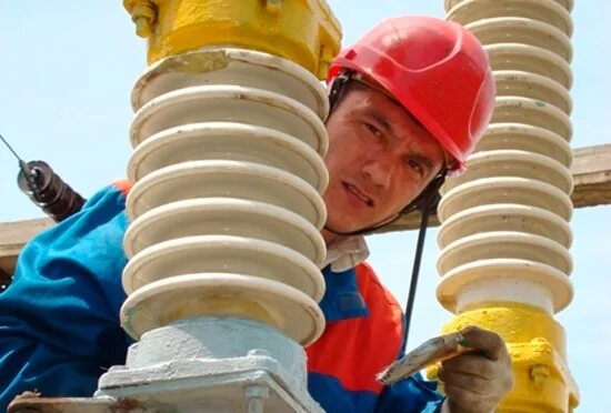 Завод имени ленина астрахань. Астрахань работа рабочий. Оао «судостроительный завод “красные баррикады”». Наводить мосты. Пмсу 61.